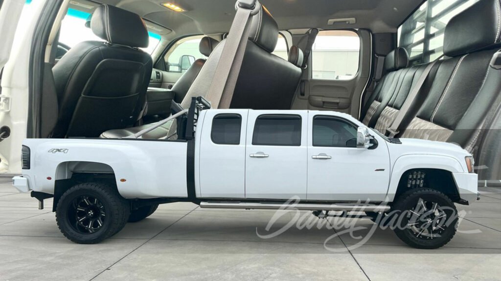 What The Truck? This 2008 GMC Sierra Has 6 Doors And 9 Seats